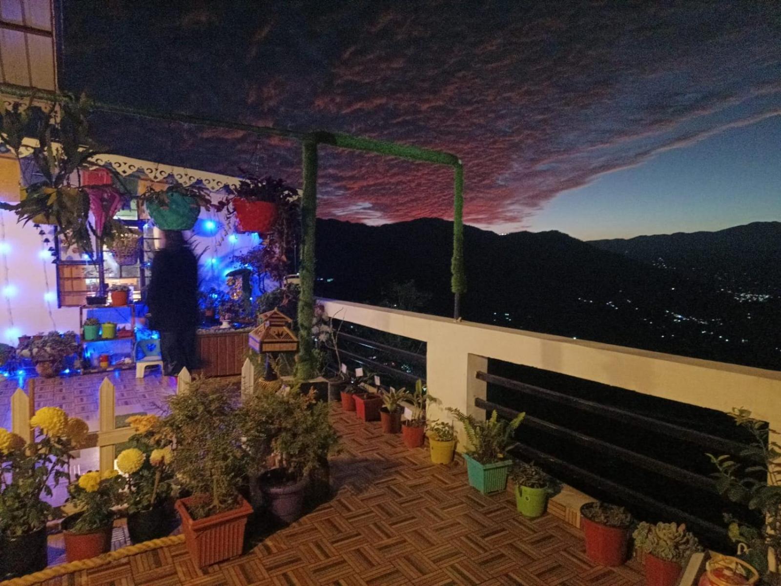 The Sunset Nest Offbeat Homestay 다르질링 외부 사진